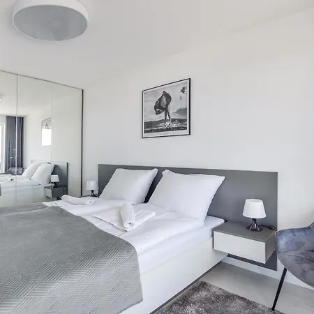 Pearl, Sun & Snow רוגובו